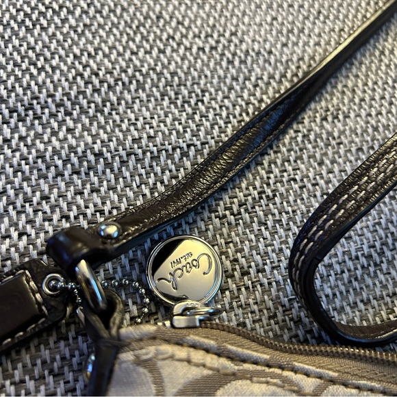 Tan cloth Coach handbag - Picture 3 of 10